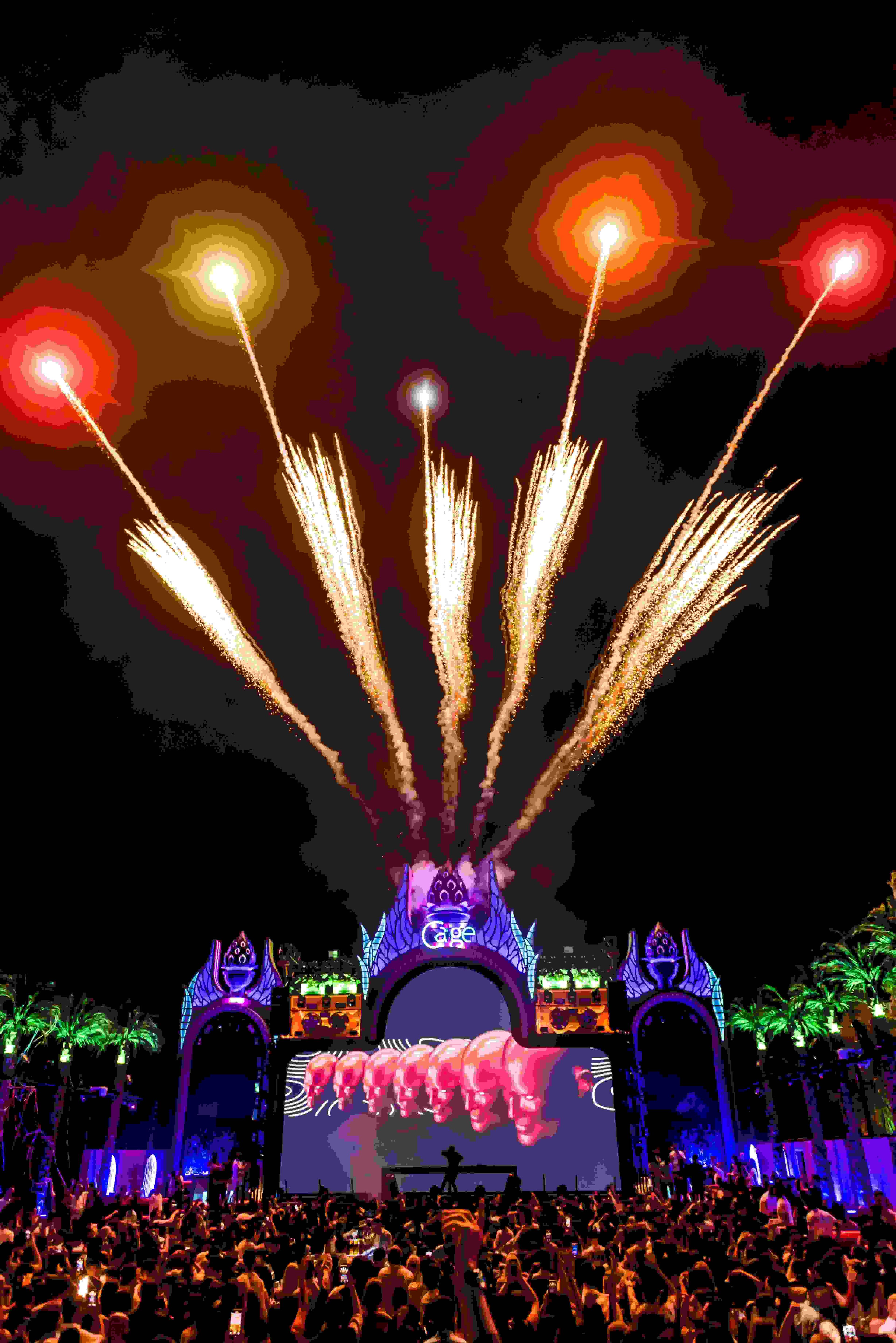 Artistic fireworks display